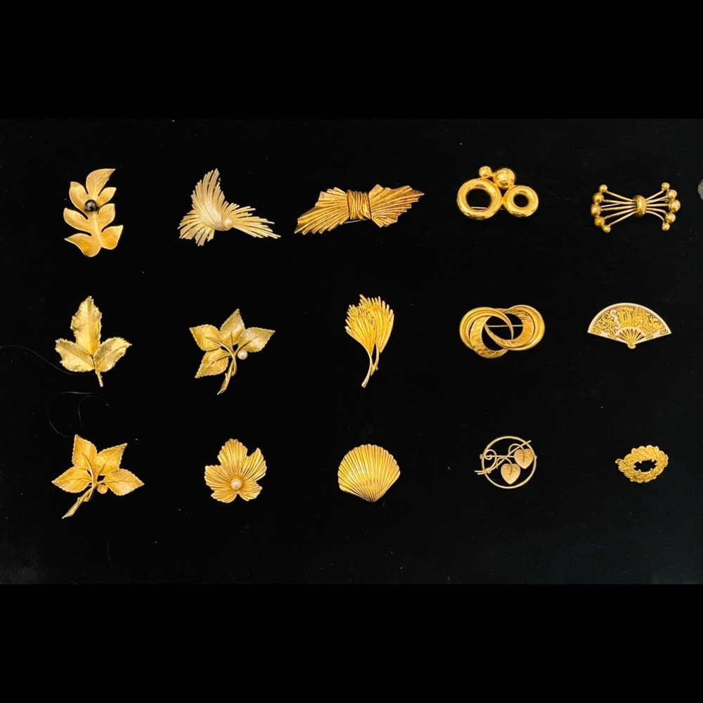 Vintage costume pins 15 Items